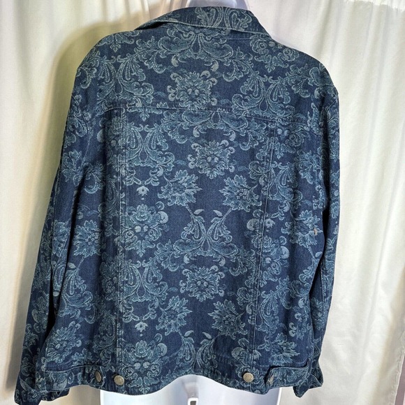 Chico’s Denim Jacket Floral size 2 All Cotton Lightweight Holiday Christmas - Picture 7 of 13